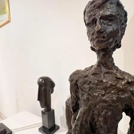 Exclusive Near Promenade Center *