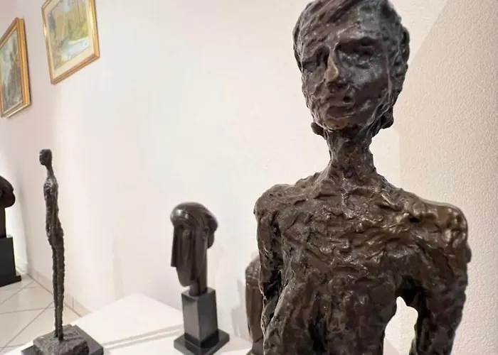 Exclusive Near Promenade Center *